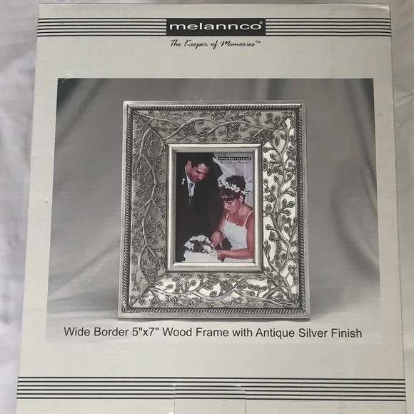 Melannco Vintage 5x7 Wide Border Wood Frame with Antique Silver Finish - Picture 4 of 4